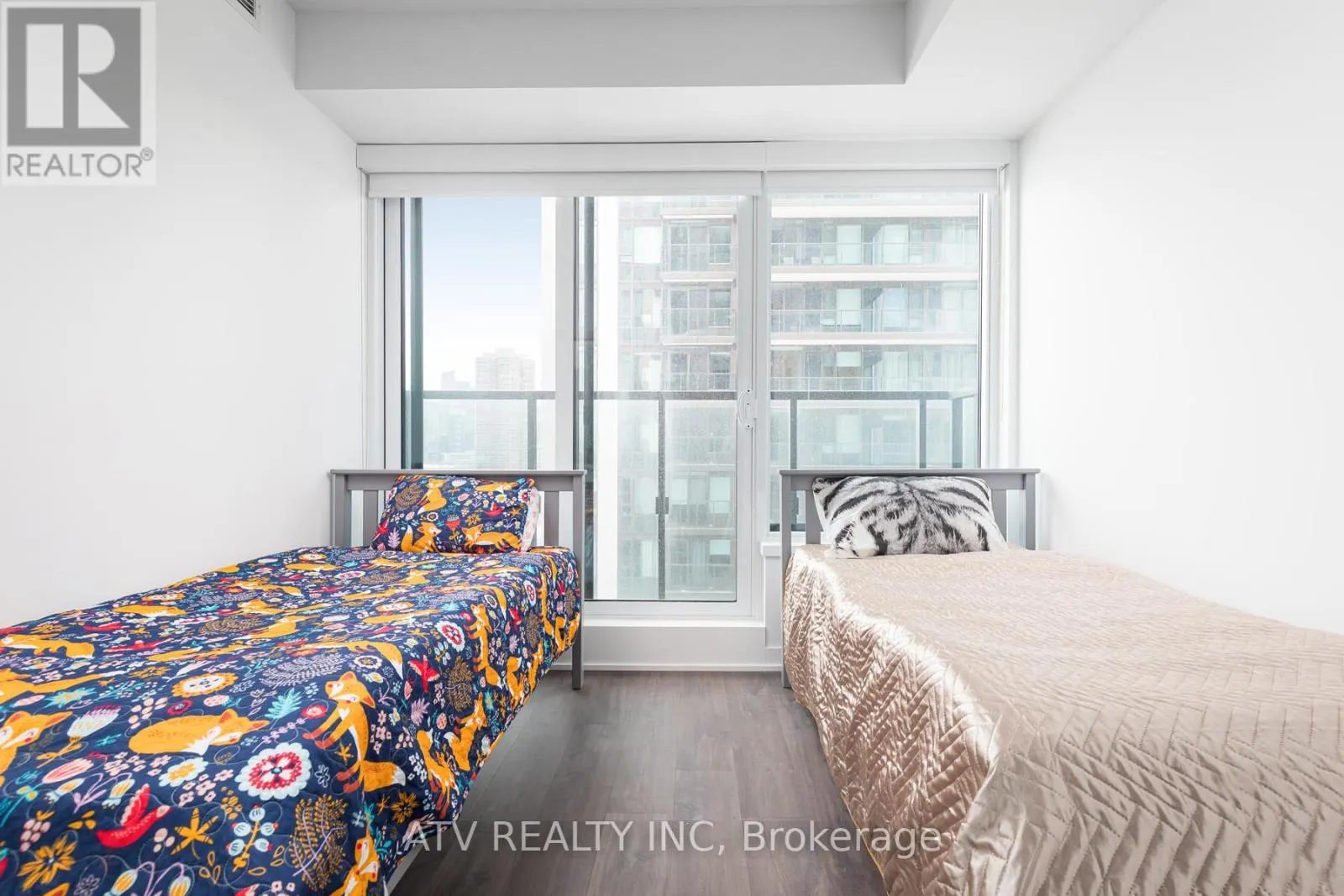 1810 - 1926 LAKE SHORE BOULEVARD W