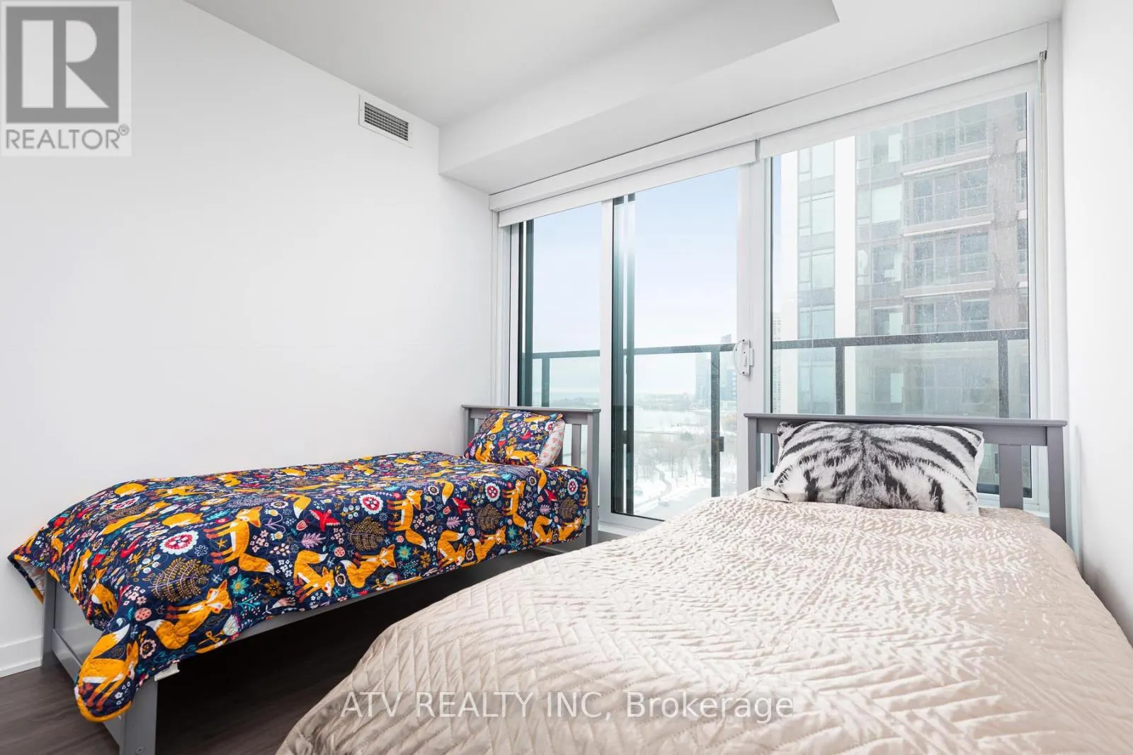 1810 - 1926 LAKE SHORE BOULEVARD W