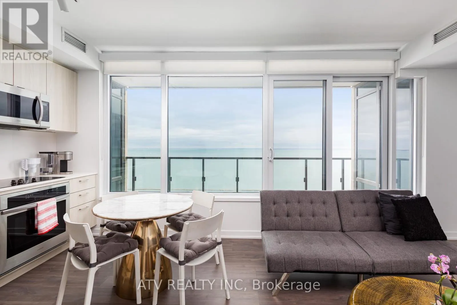 1810 - 1926 LAKE SHORE BOULEVARD W