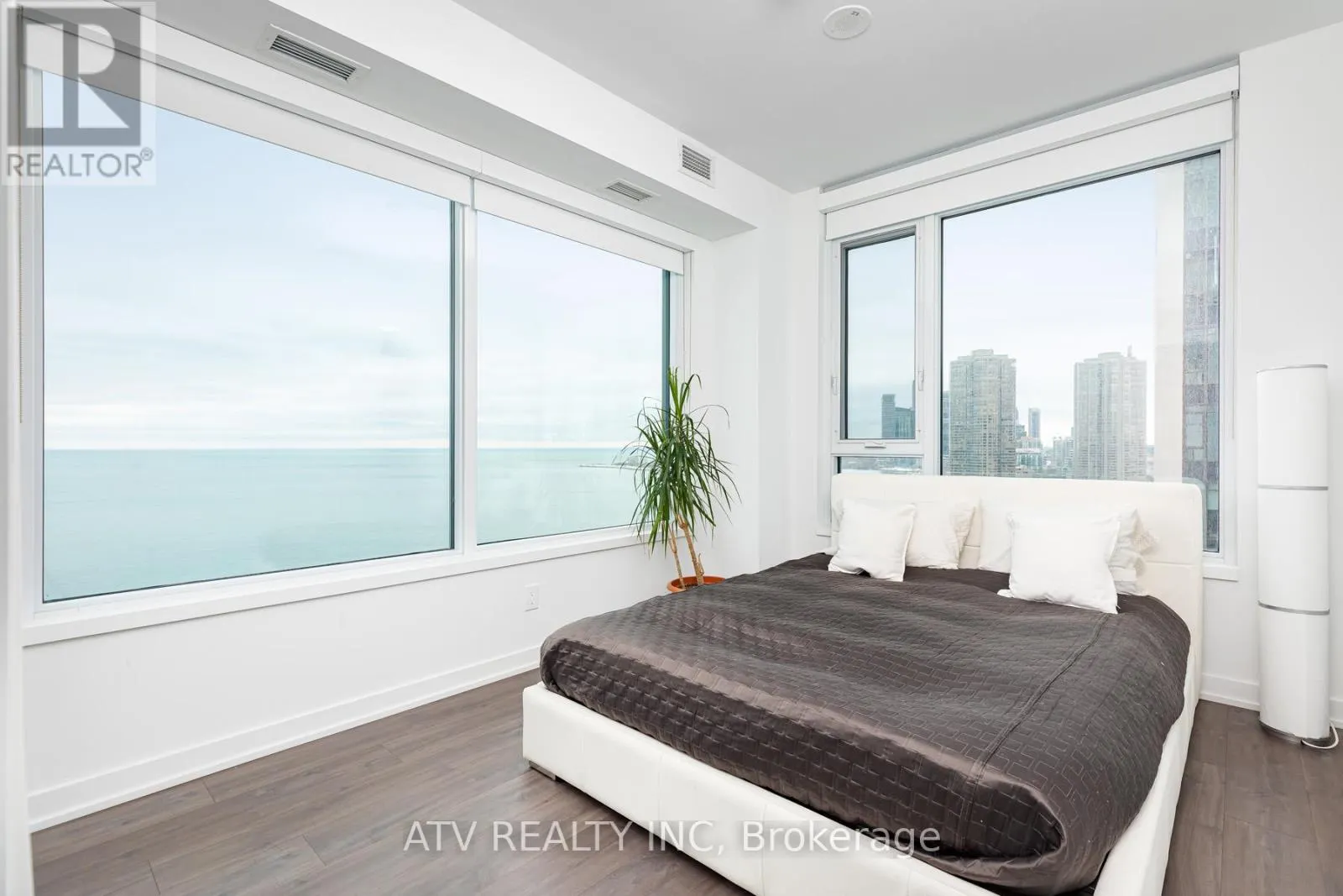 1810 - 1926 LAKE SHORE BOULEVARD W