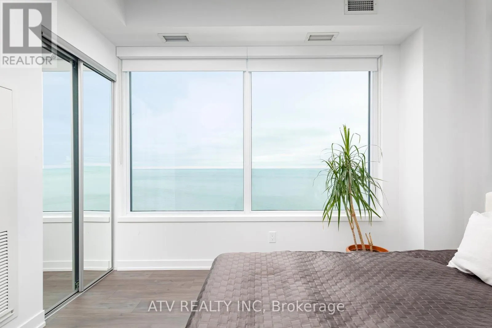 1810 - 1926 LAKE SHORE BOULEVARD W