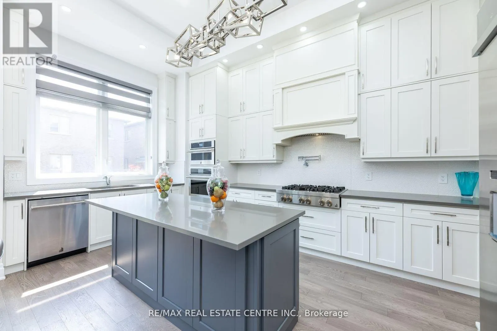 3422 POST ROAD N