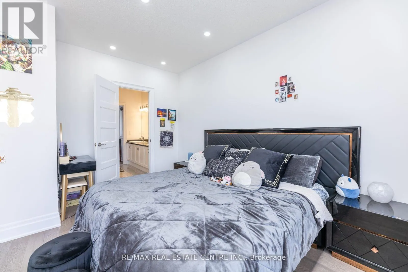 3422 POST ROAD N