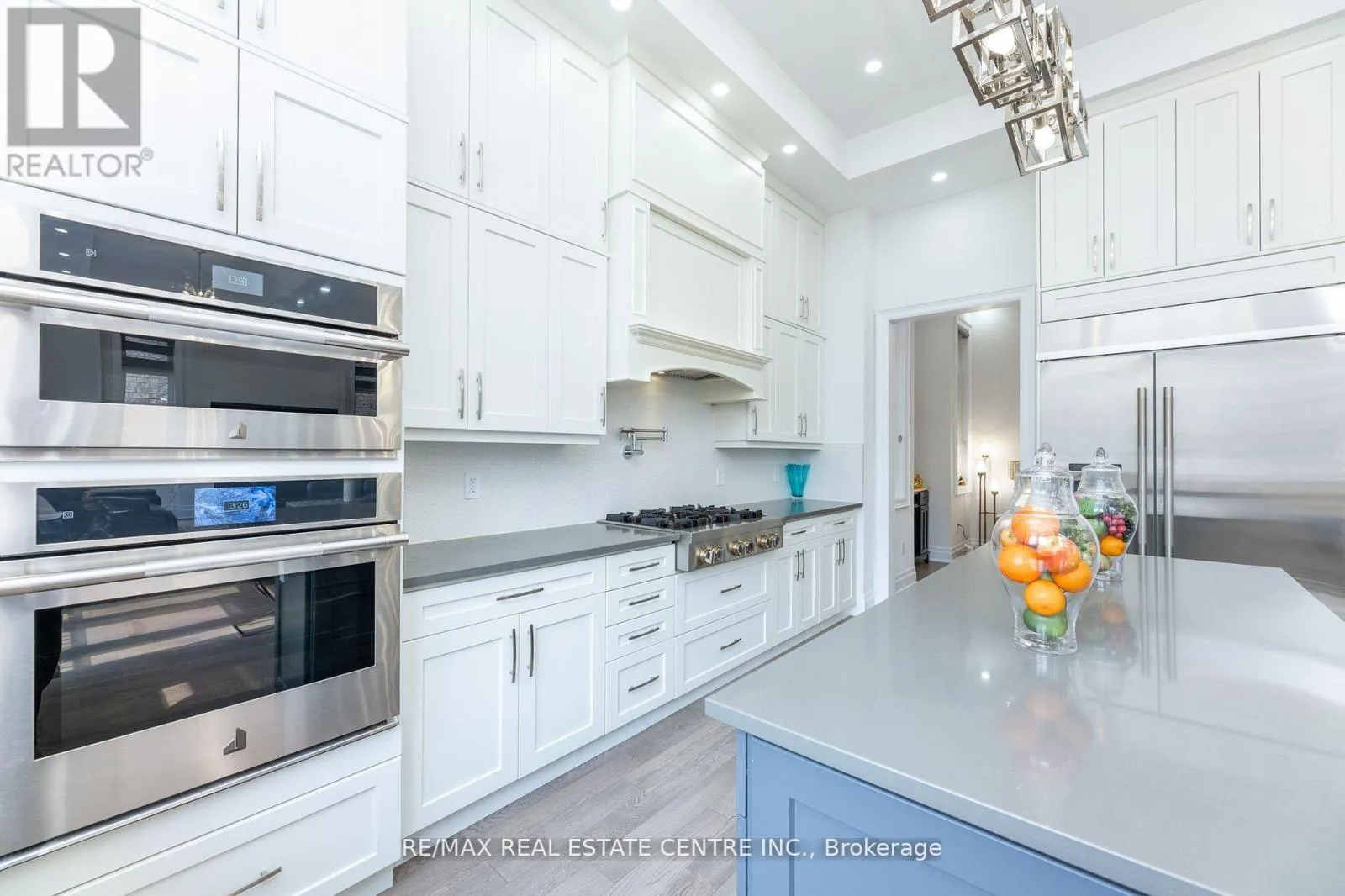 3422 POST ROAD N