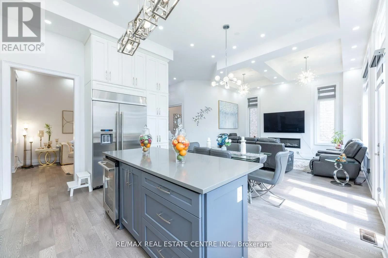 3422 POST ROAD N
