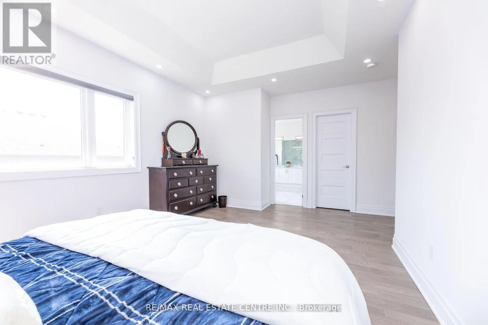 3422 POST ROAD N