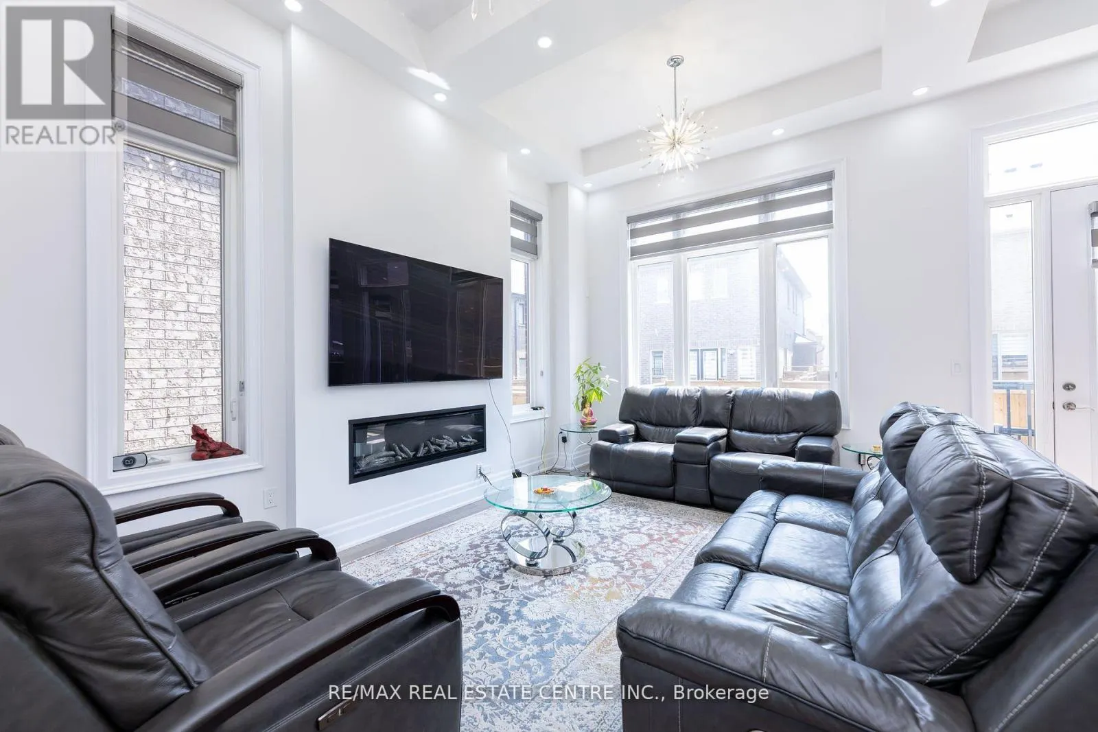 3422 POST ROAD N