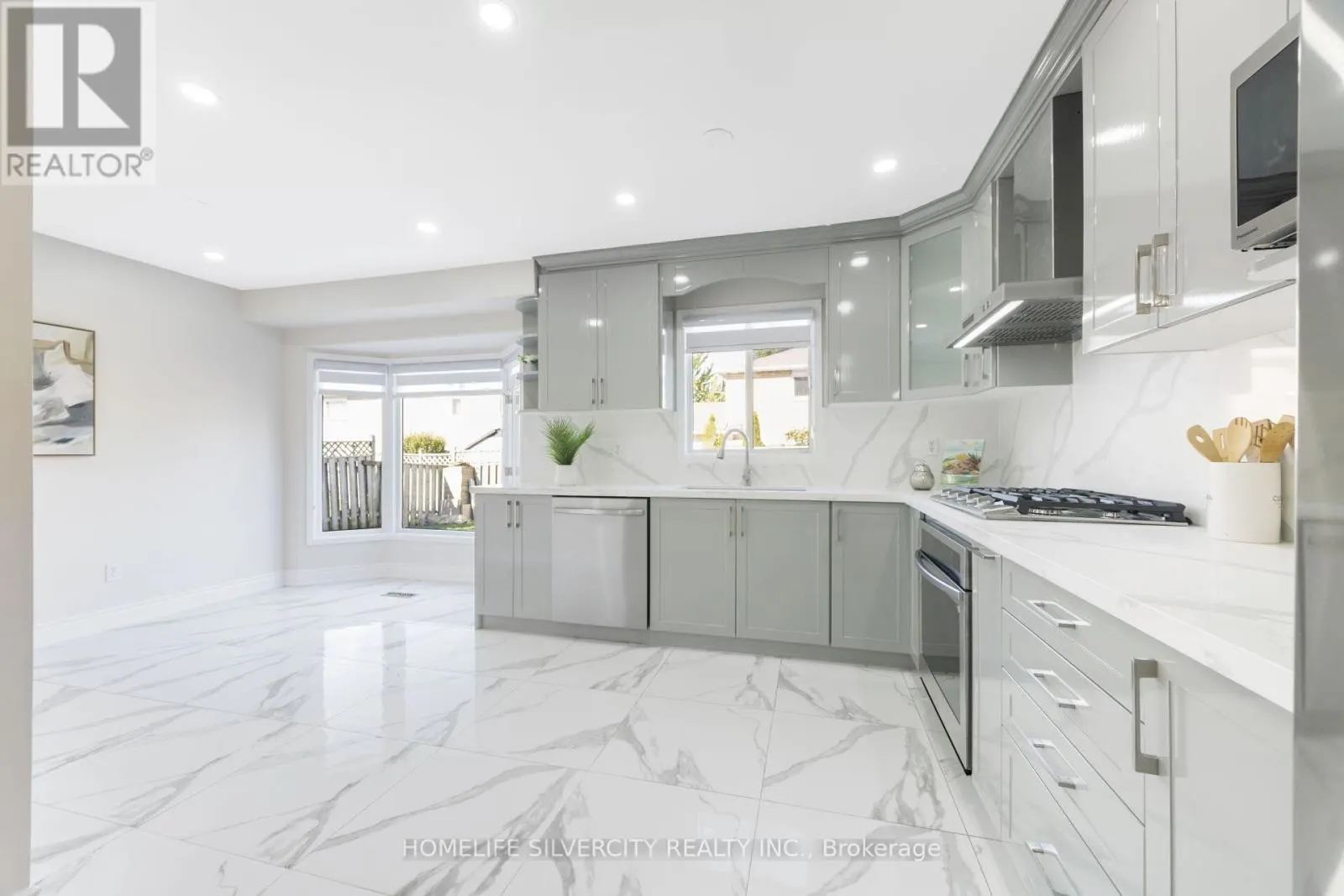 64 CLYDESDALE CIRCLE