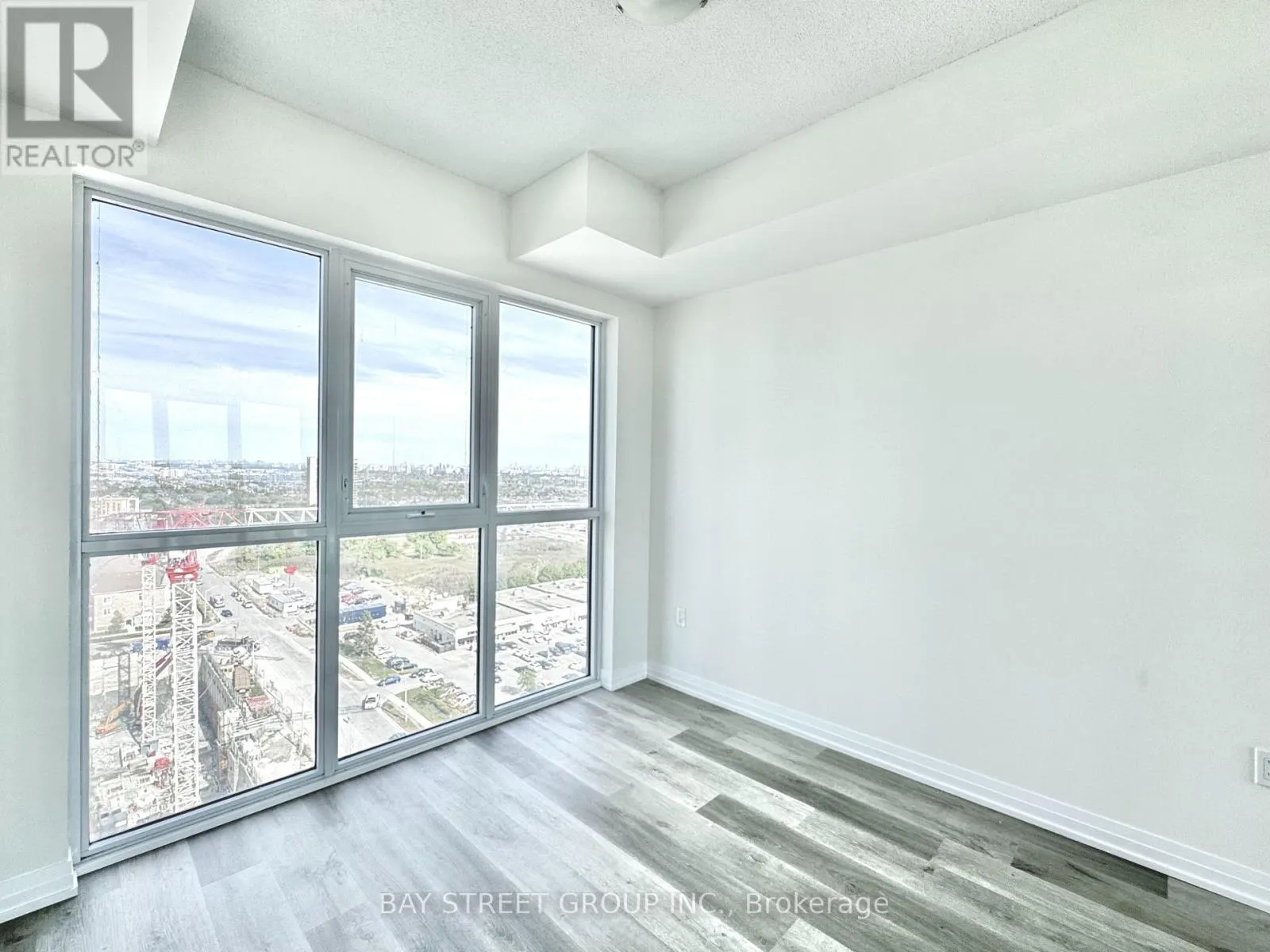 1510 - 15 WATERGARDEN DRIVE