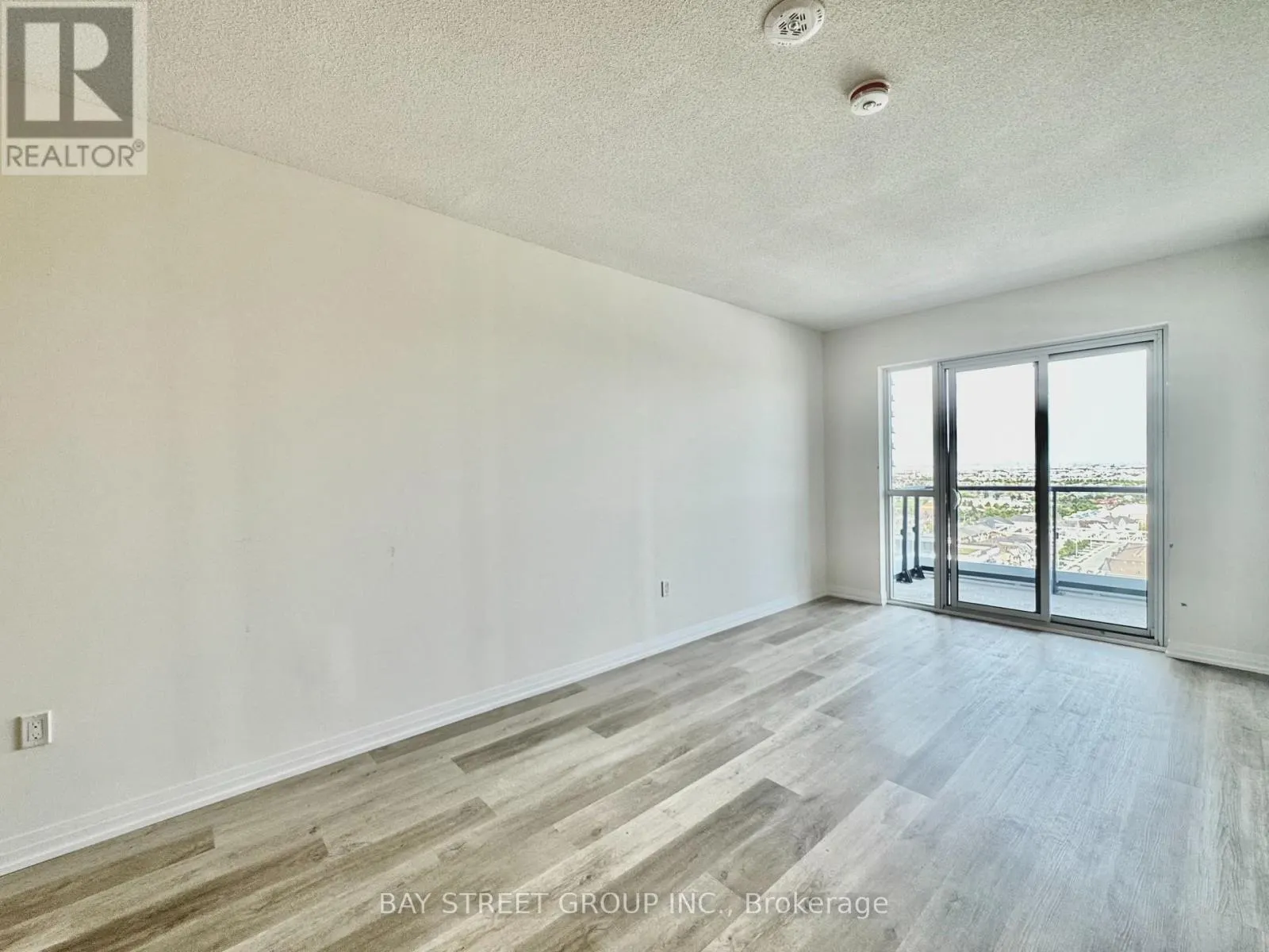 1510 - 15 WATERGARDEN DRIVE