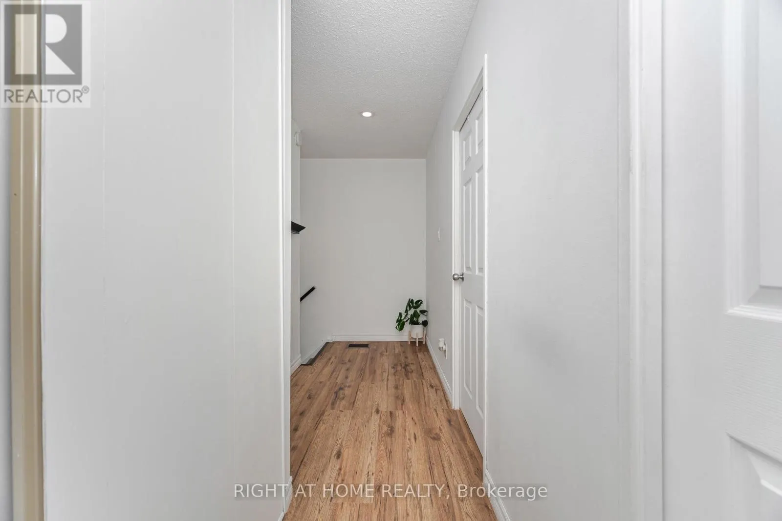 7 - 453 WOODVIEW ROAD