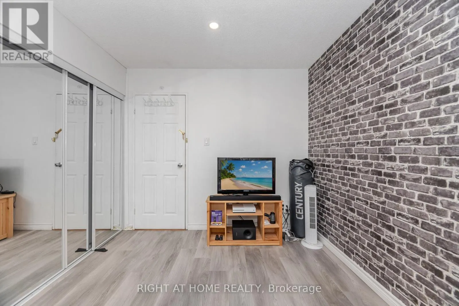 7 - 453 WOODVIEW ROAD