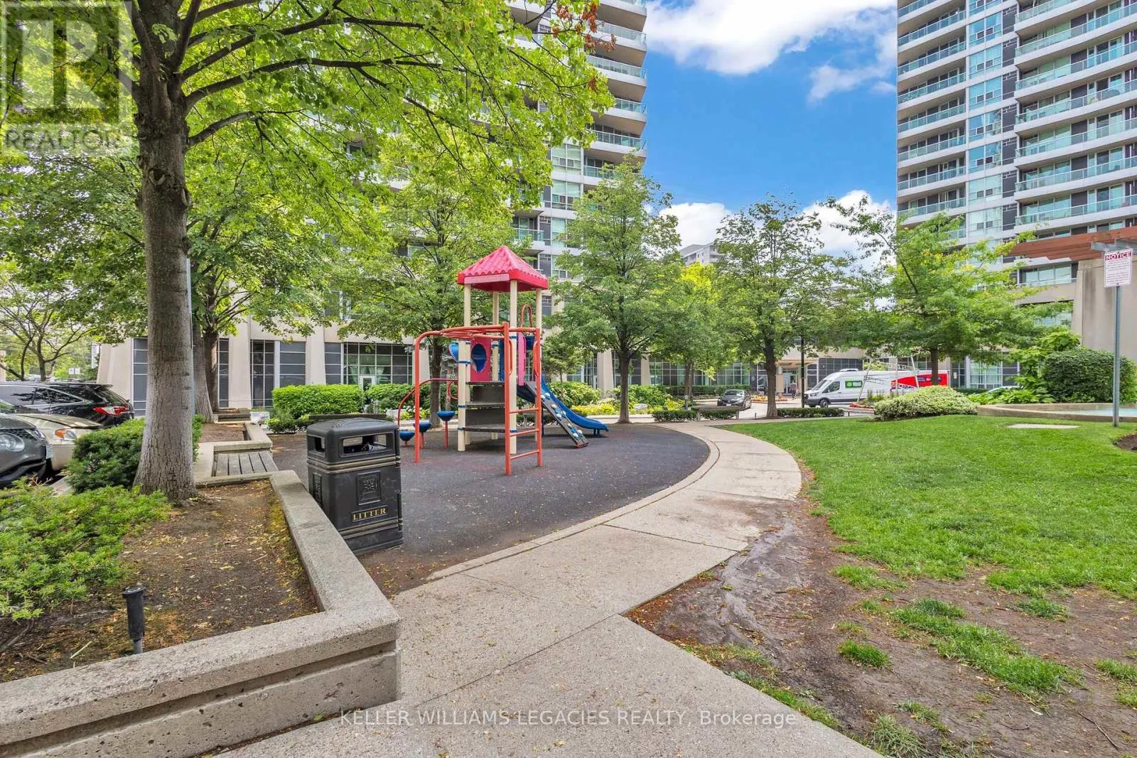 2013 - 33 ELM DRIVE W