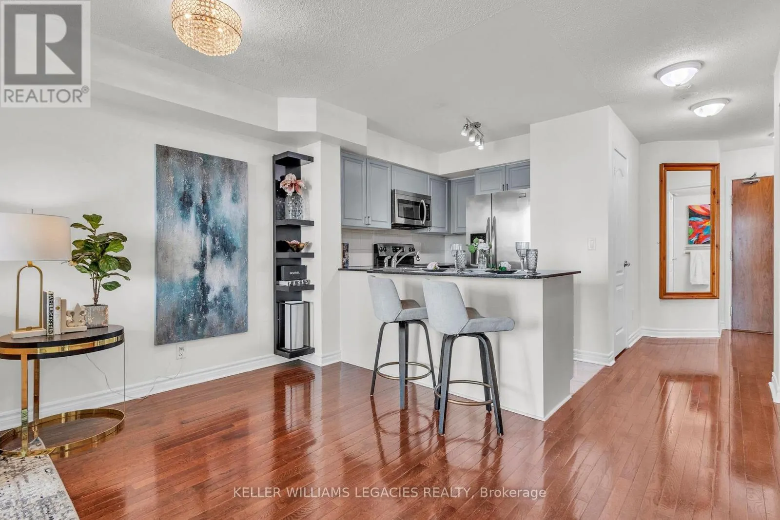 2013 - 33 ELM DRIVE W