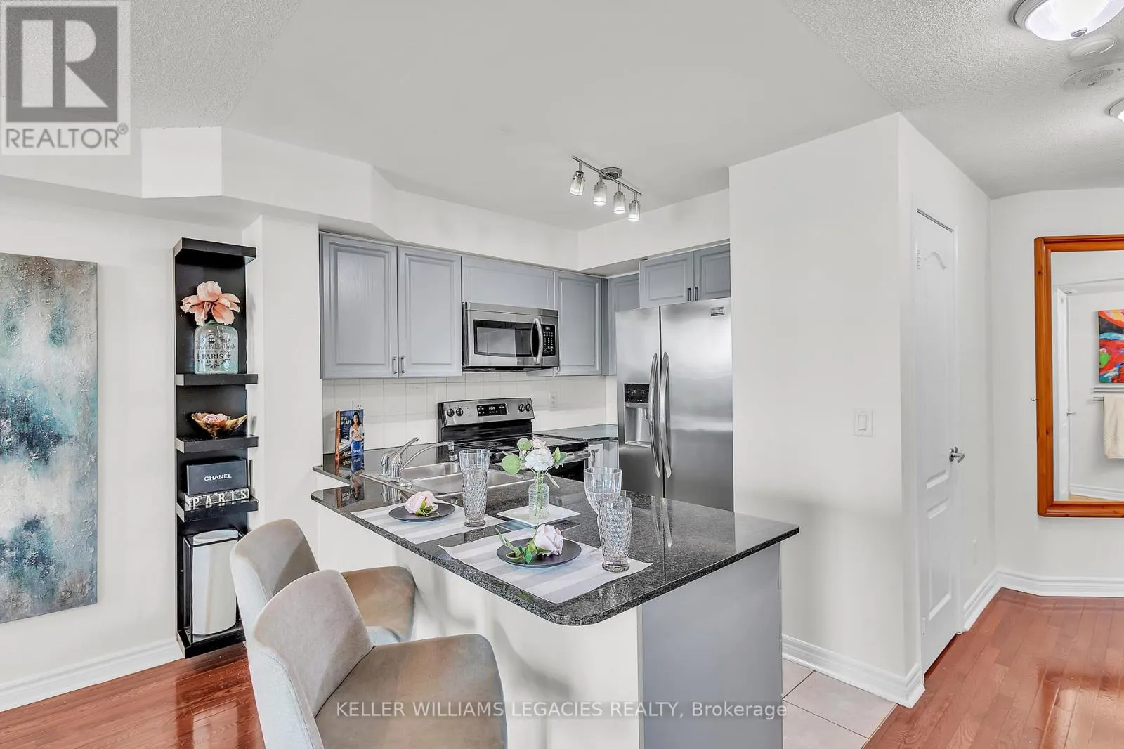 2013 - 33 ELM DRIVE W