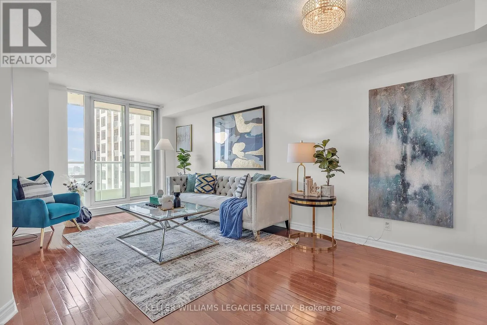 2013 - 33 ELM DRIVE W