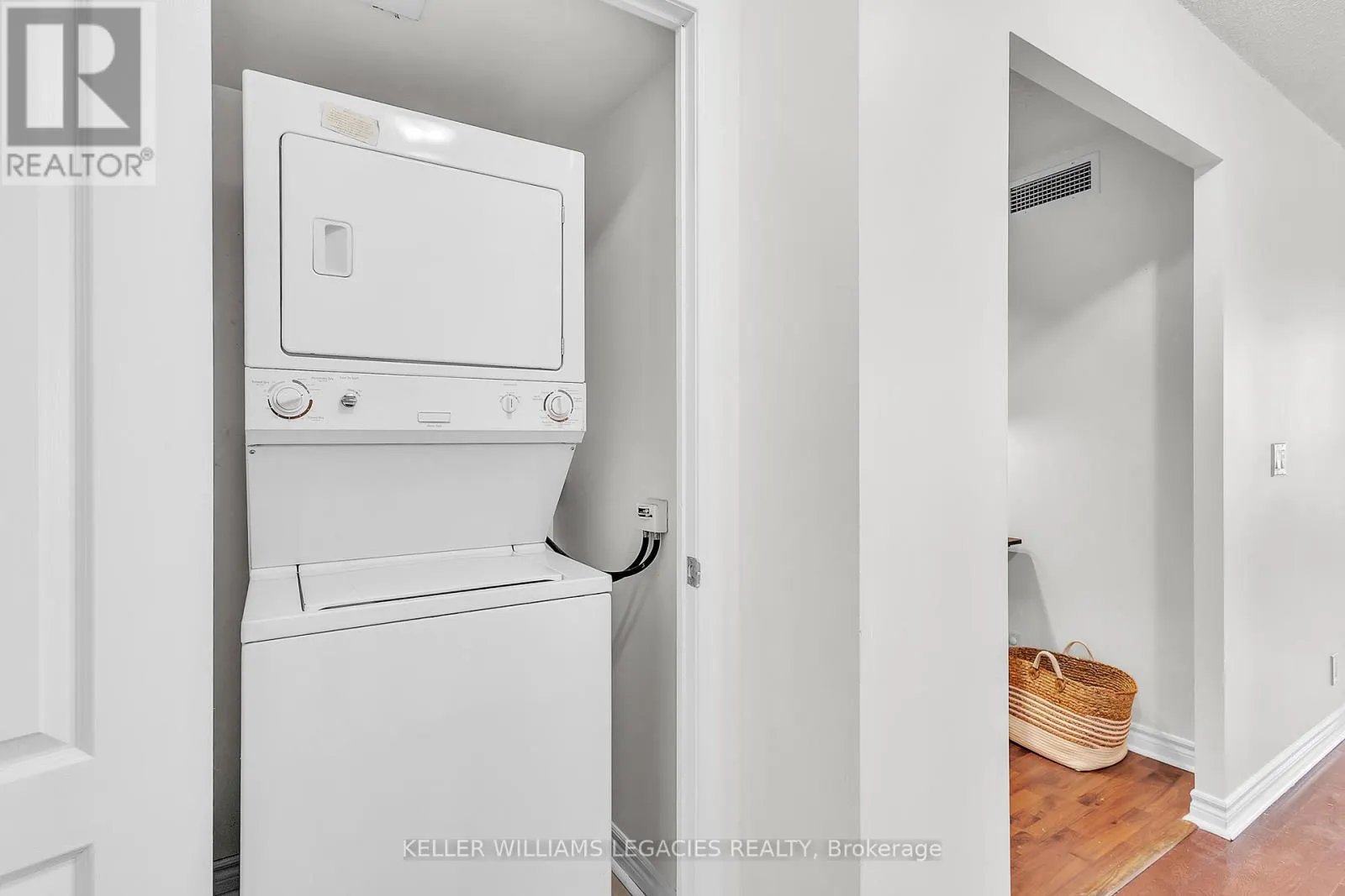 2013 - 33 ELM DRIVE W