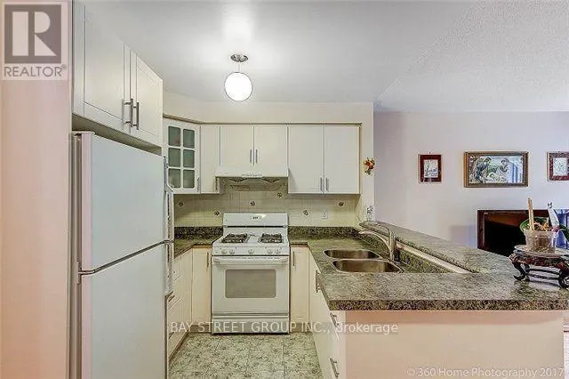 2870 WESTBURY COURT