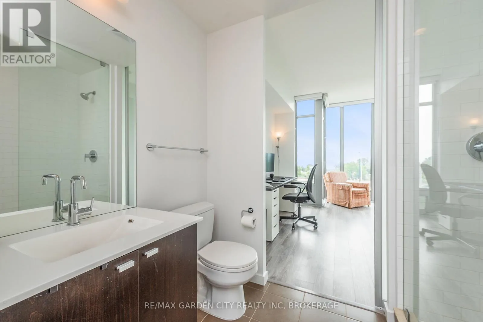 405 - 103 THE QUEENSWAY, #405