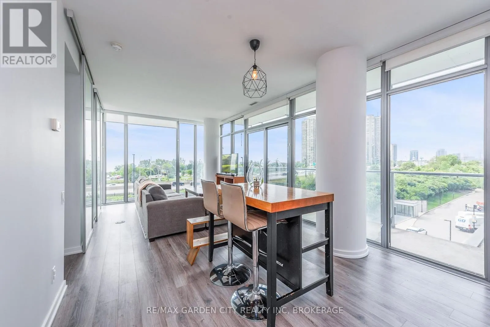 405 - 103 THE QUEENSWAY, #405