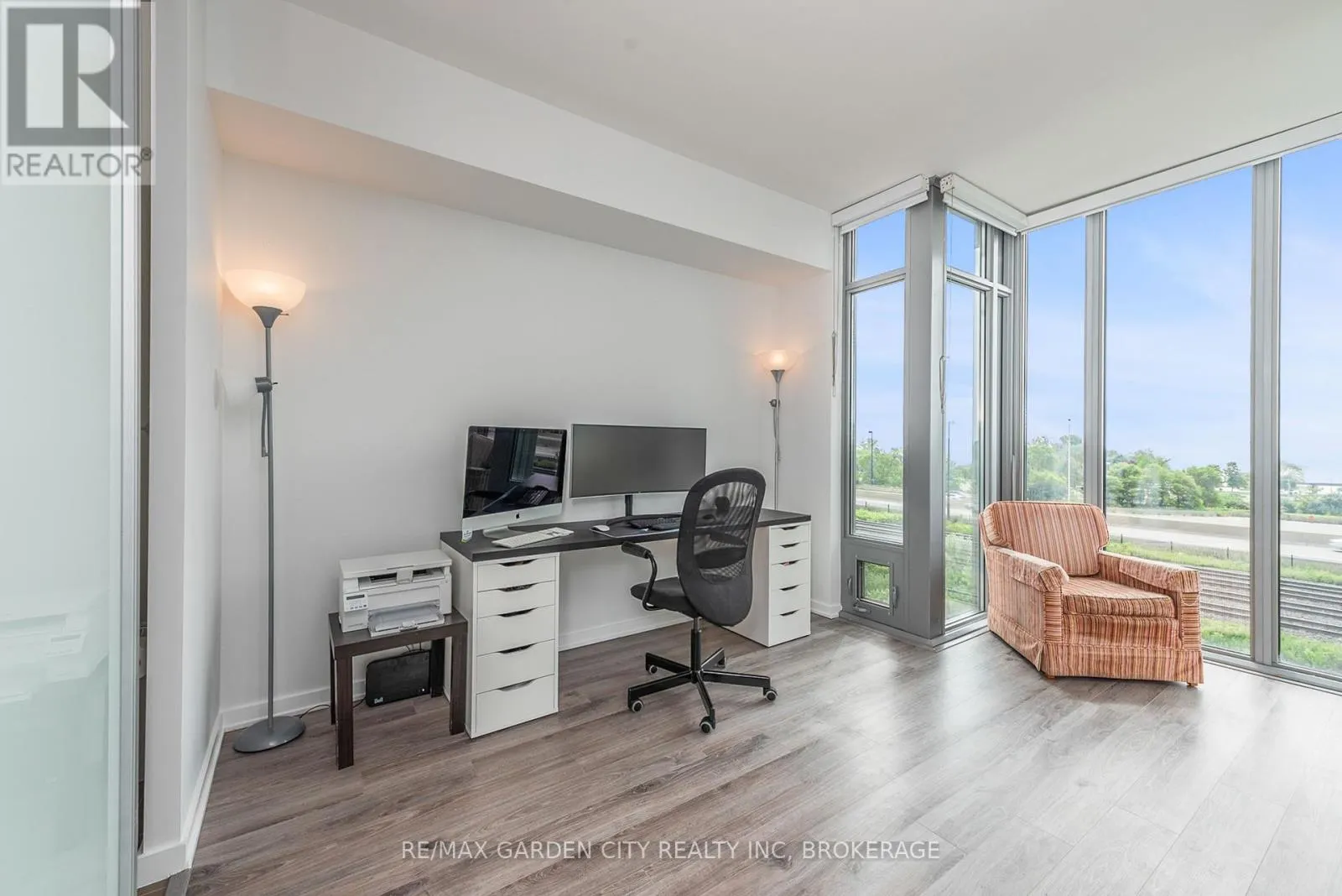 405 - 103 THE QUEENSWAY, #405