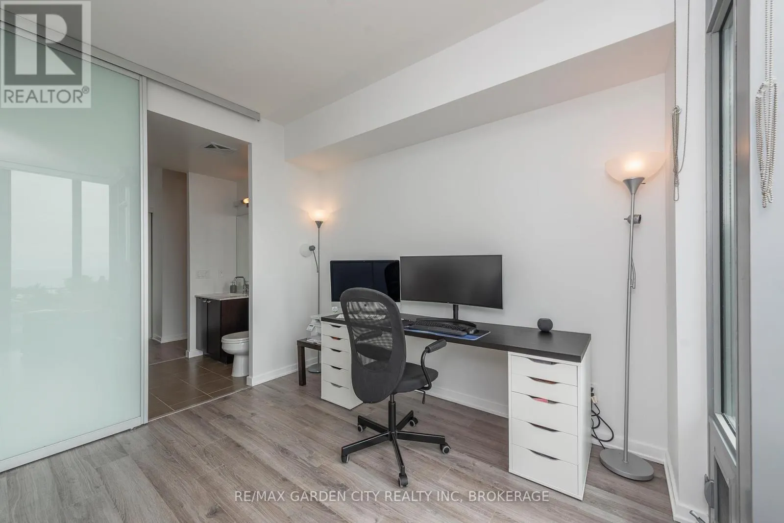 405 - 103 THE QUEENSWAY, #405