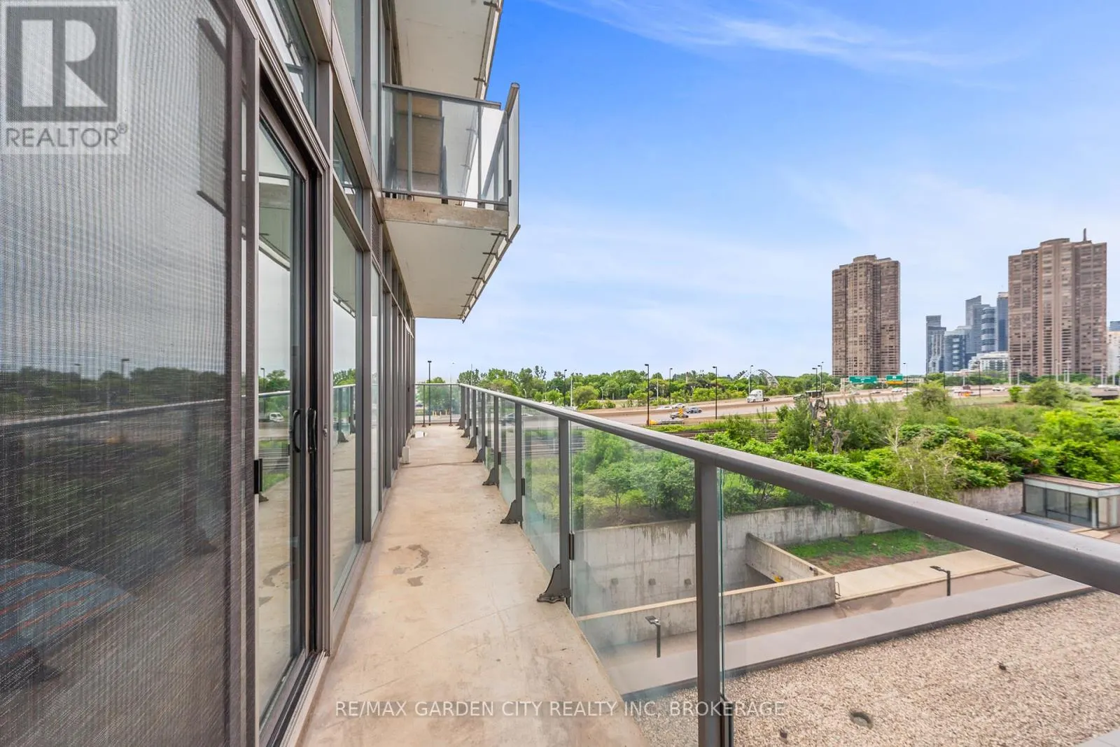 405 - 103 THE QUEENSWAY, #405