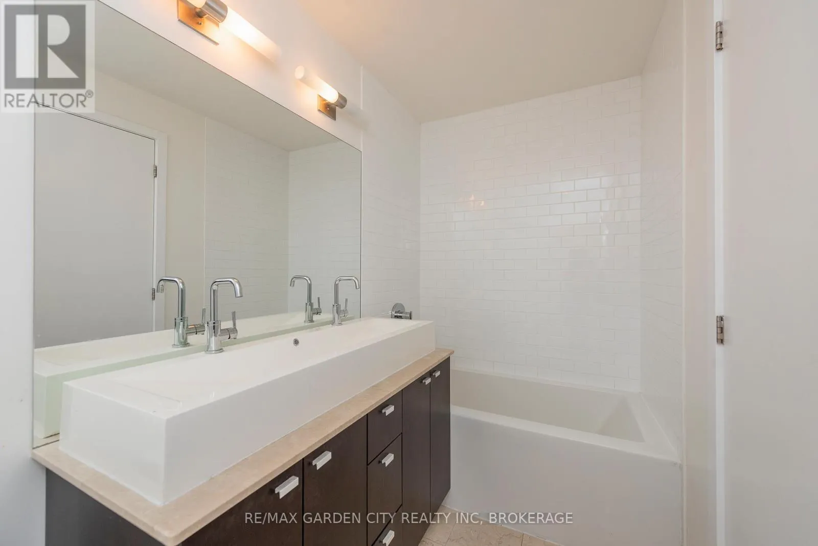 405 - 103 THE QUEENSWAY, #405