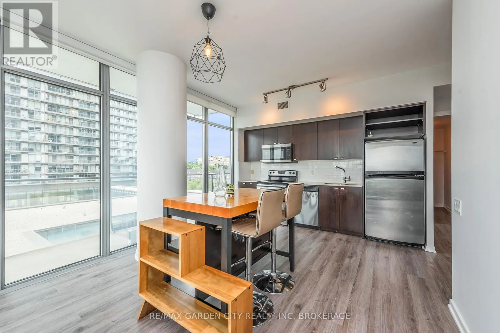 405 - 103 THE QUEENSWAY, #405