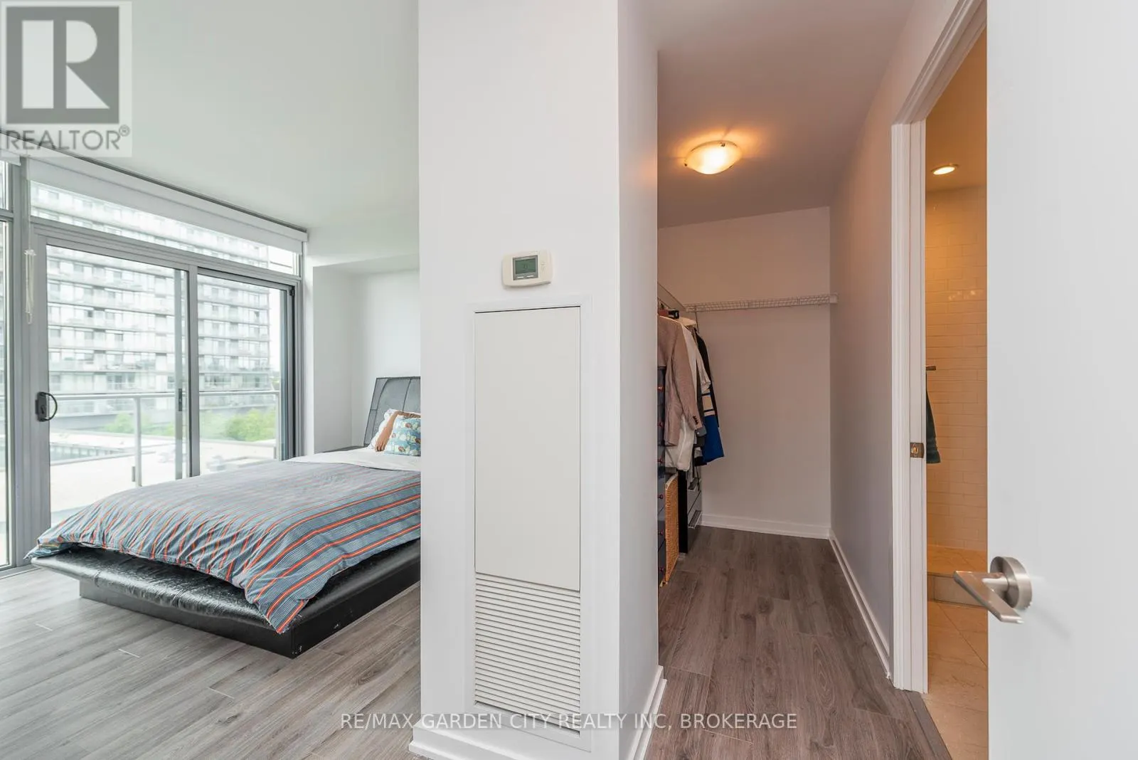405 - 103 THE QUEENSWAY, #405