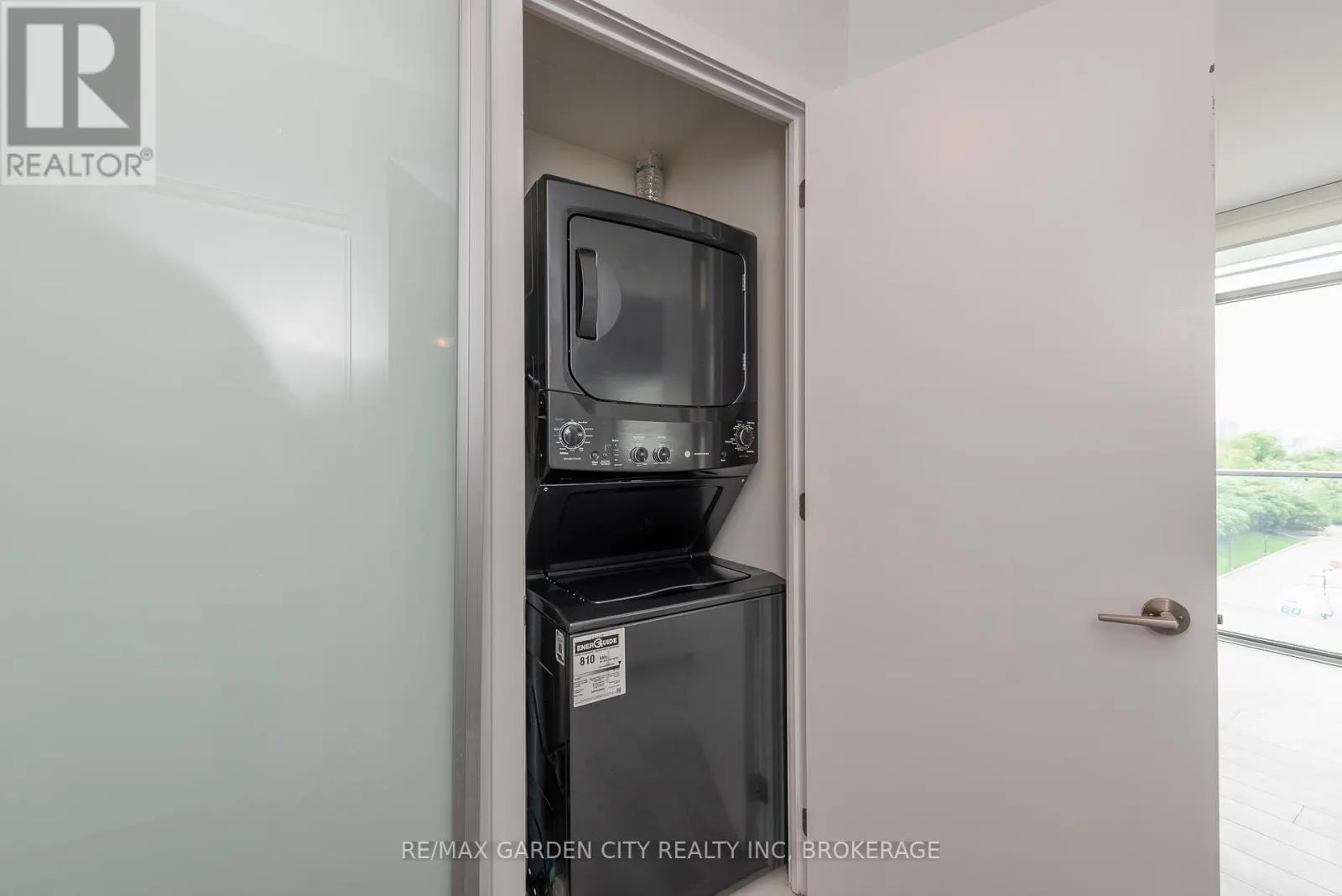 405 - 103 THE QUEENSWAY, #405