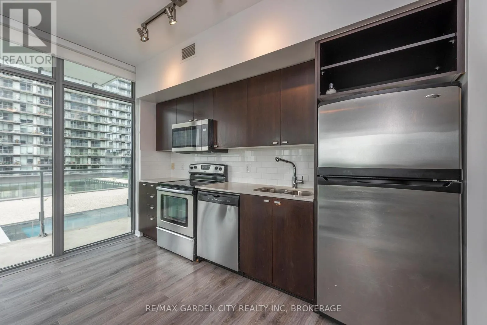 405 - 103 THE QUEENSWAY, #405
