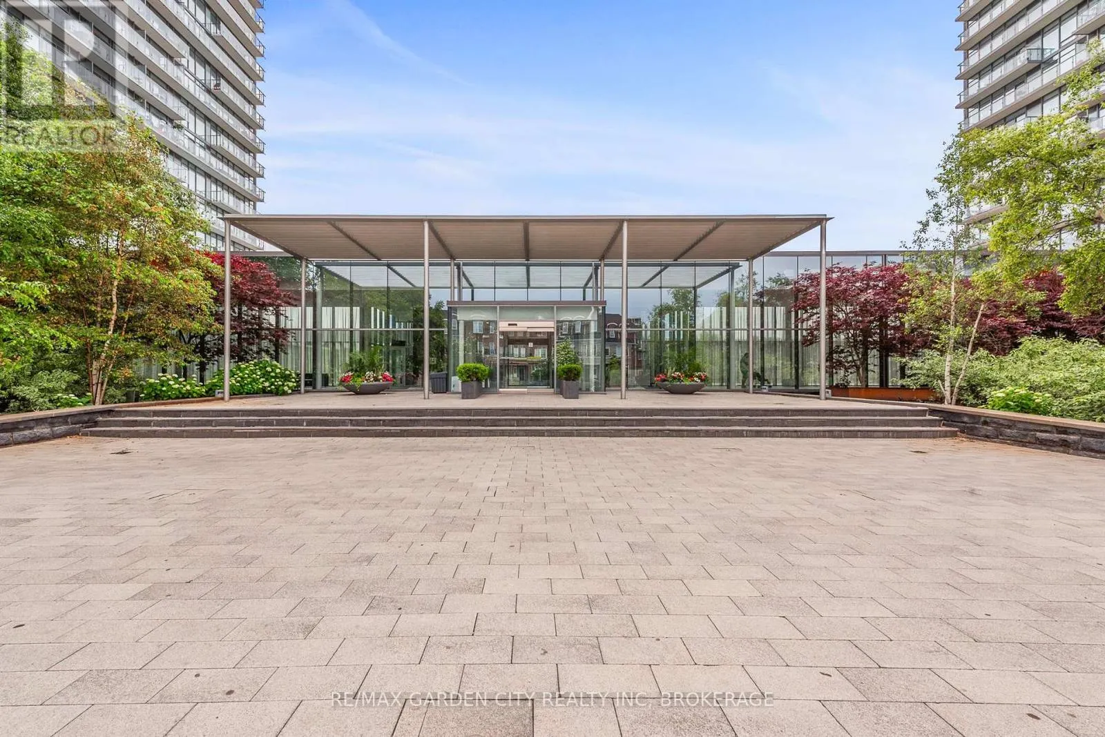 405 - 103 THE QUEENSWAY, #405