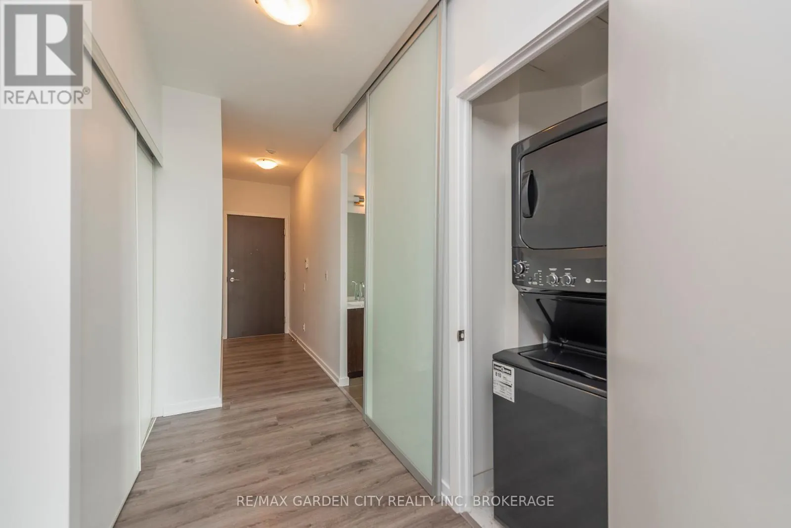 405 - 103 THE QUEENSWAY, #405