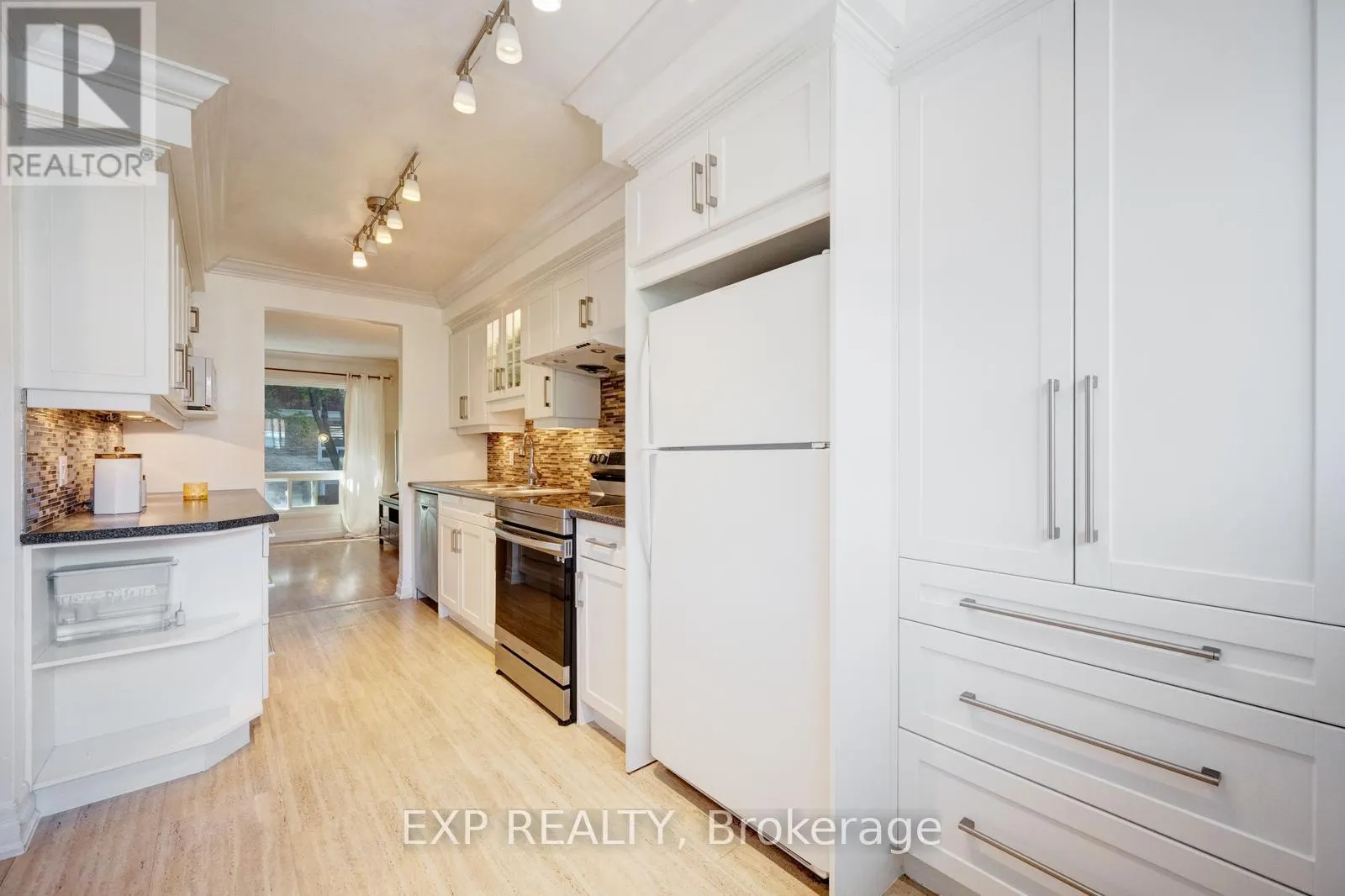 915 INVERHOUSE DRIVE