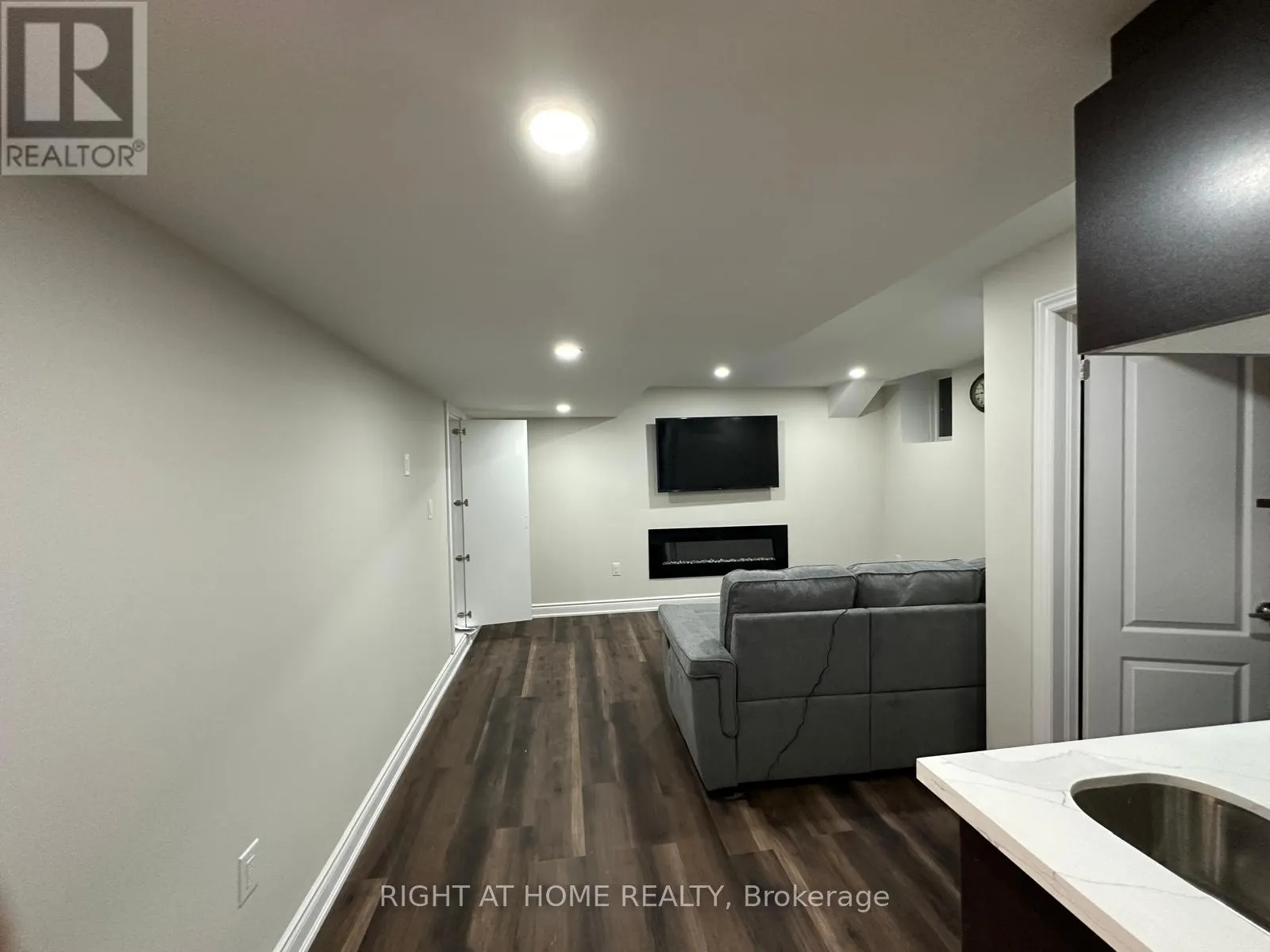 BSMNT #2 - 5457 MEADOWCREST AVENUE