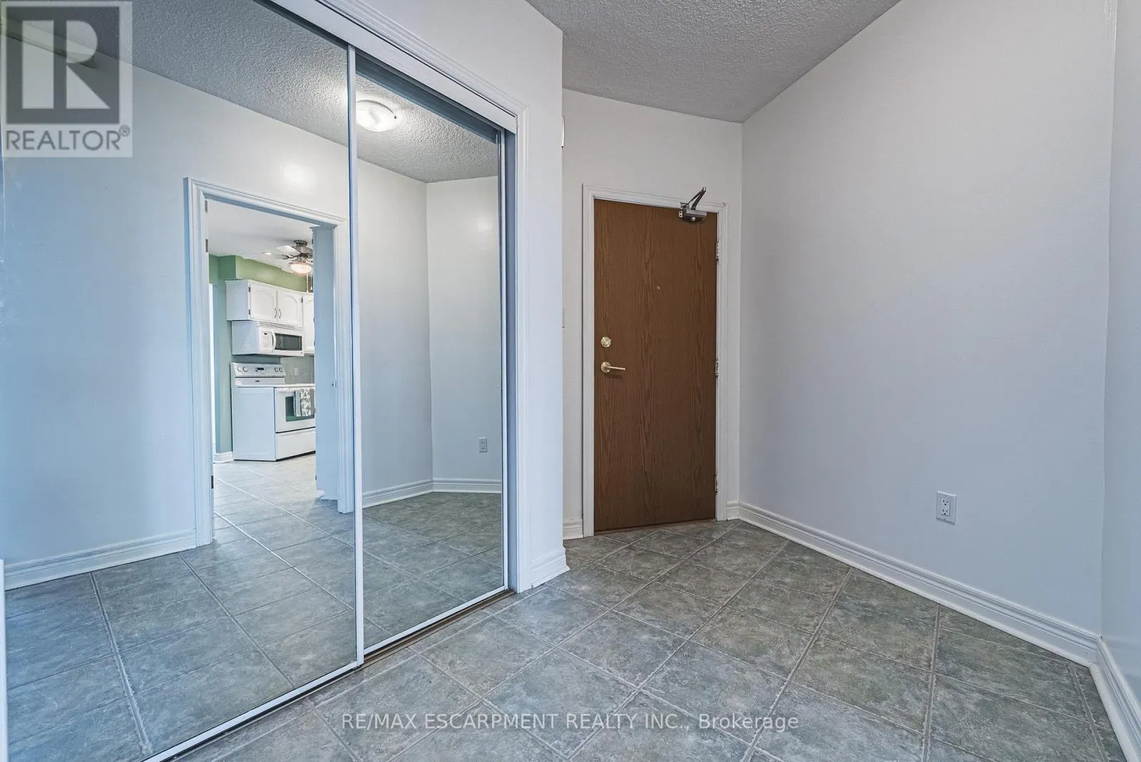 1009 - 5250 LAKESHORE ROAD