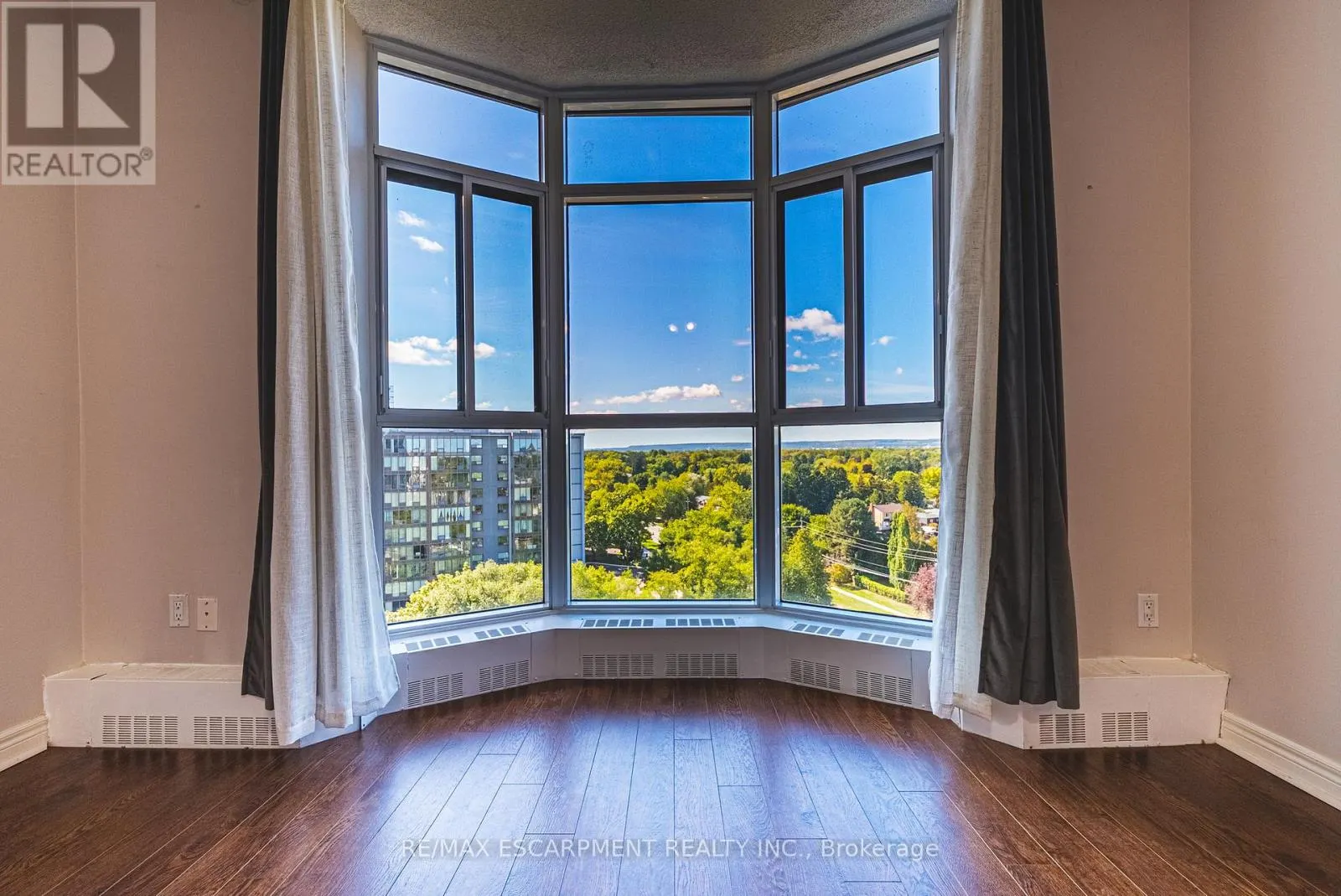 1009 - 5250 LAKESHORE ROAD