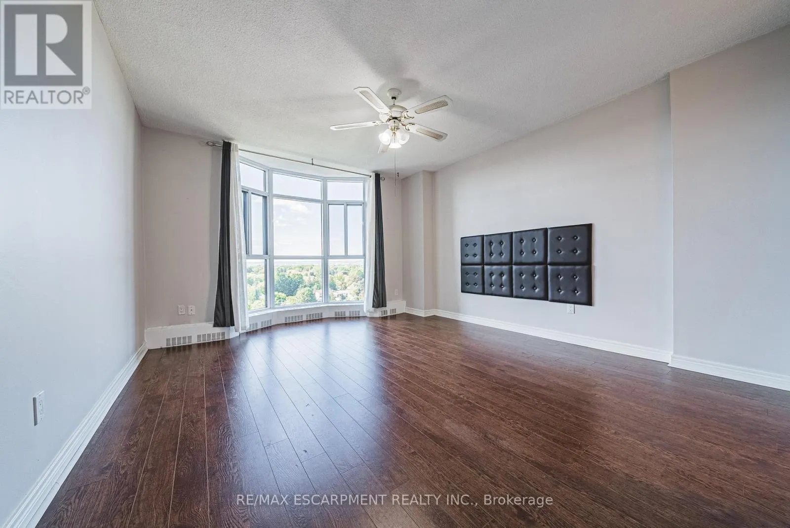 1009 - 5250 LAKESHORE ROAD