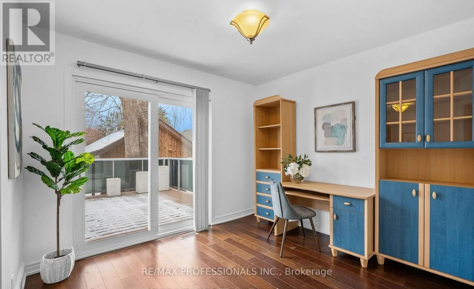 UPPER - 27 STOCK AVENUE