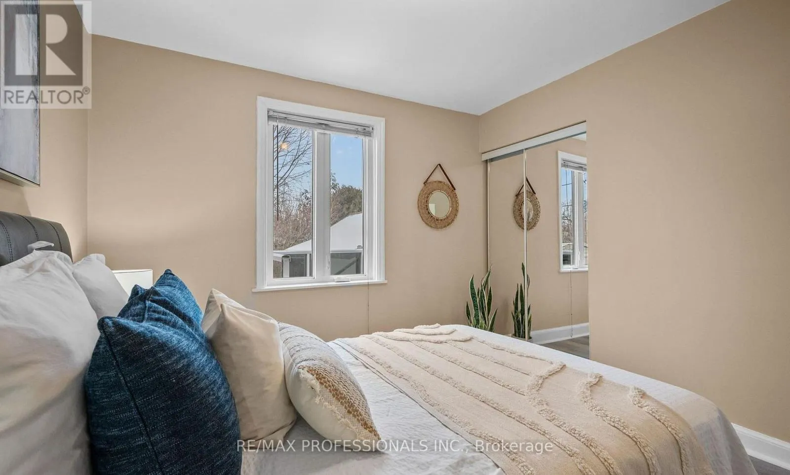 UPPER - 27 STOCK AVENUE