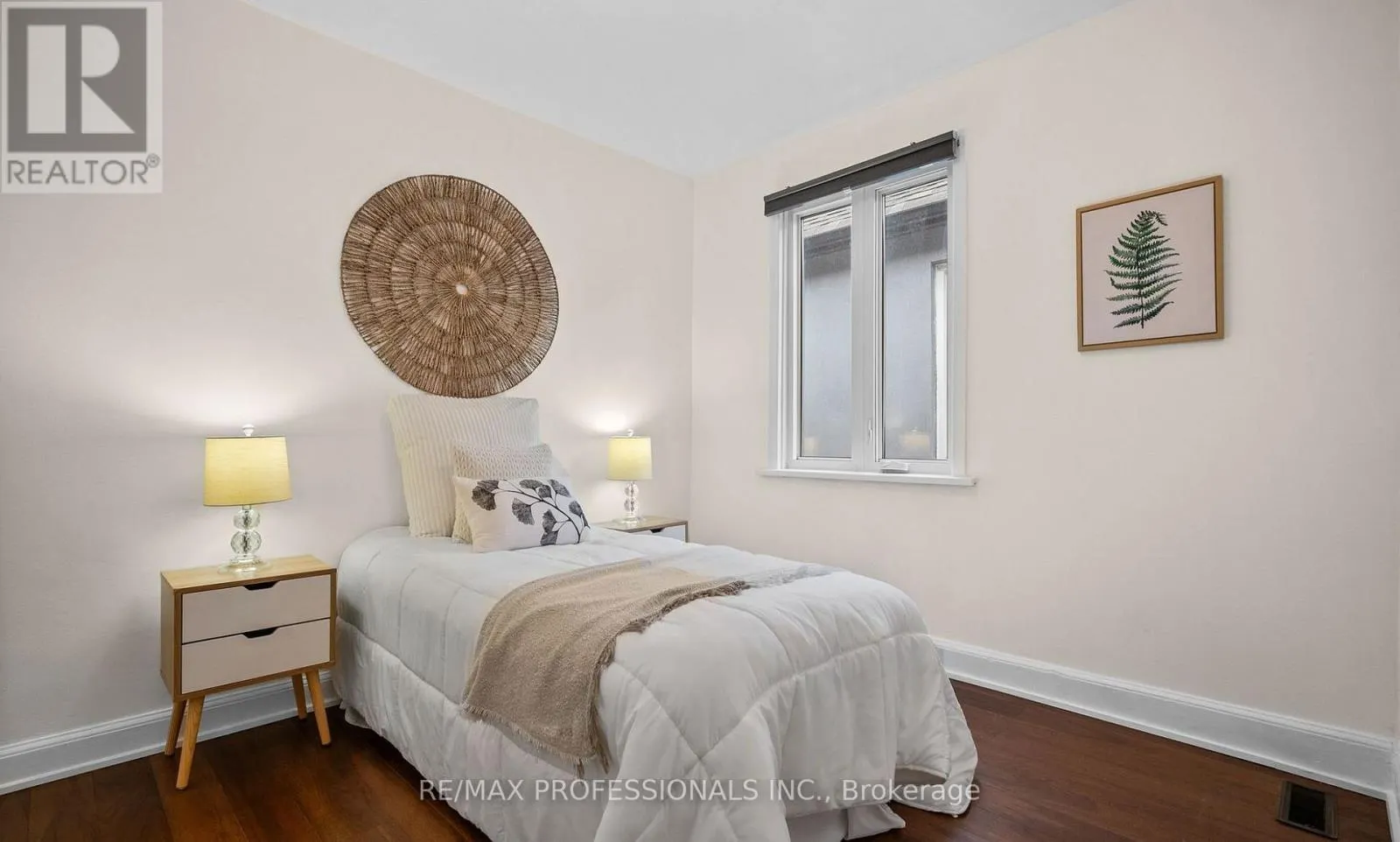 UPPER - 27 STOCK AVENUE