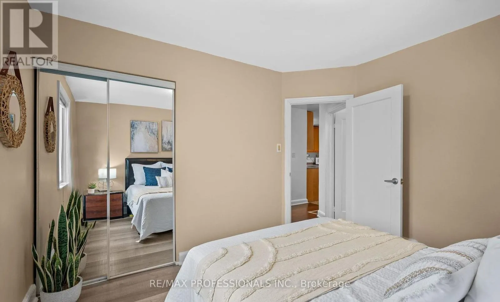 UPPER - 27 STOCK AVENUE