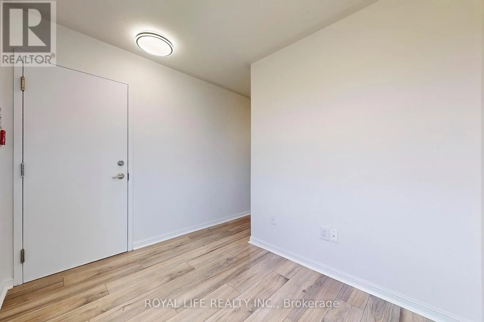 2 - 595 DUNDAS STREET W