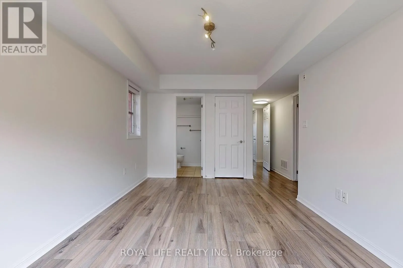 2 - 595 DUNDAS STREET W