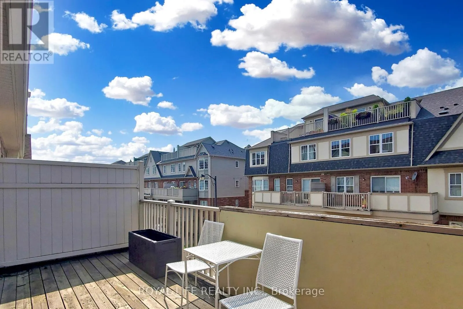 2 - 595 DUNDAS STREET W