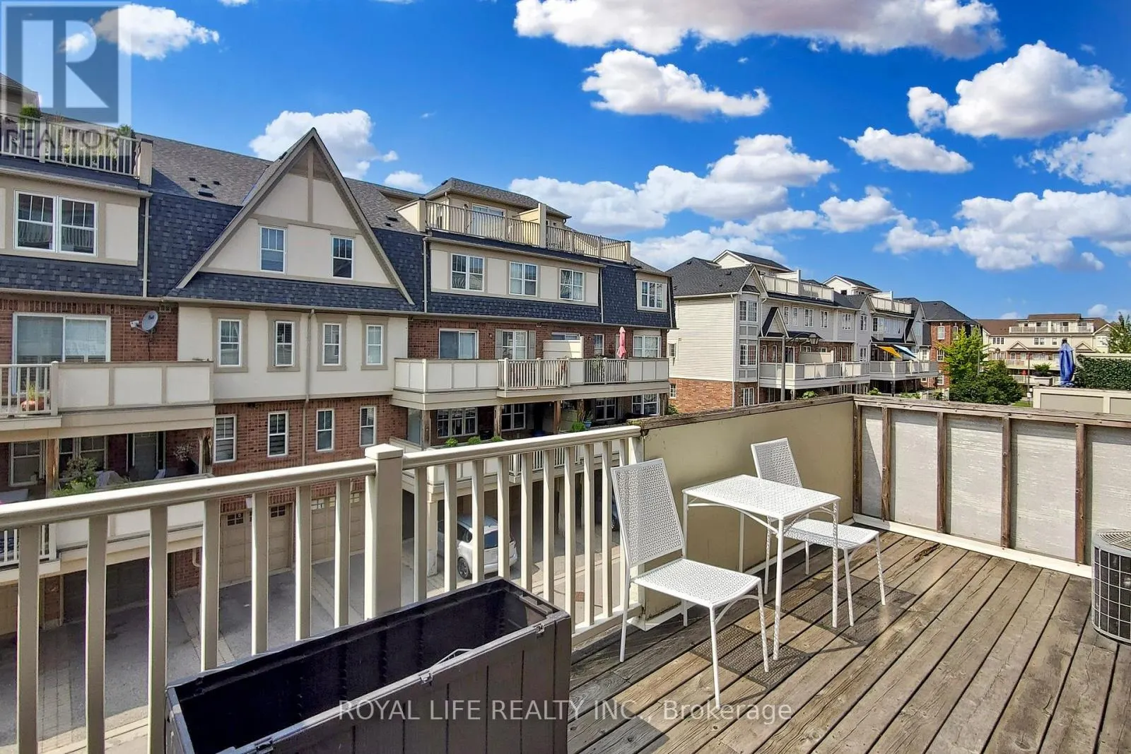 2 - 595 DUNDAS STREET W