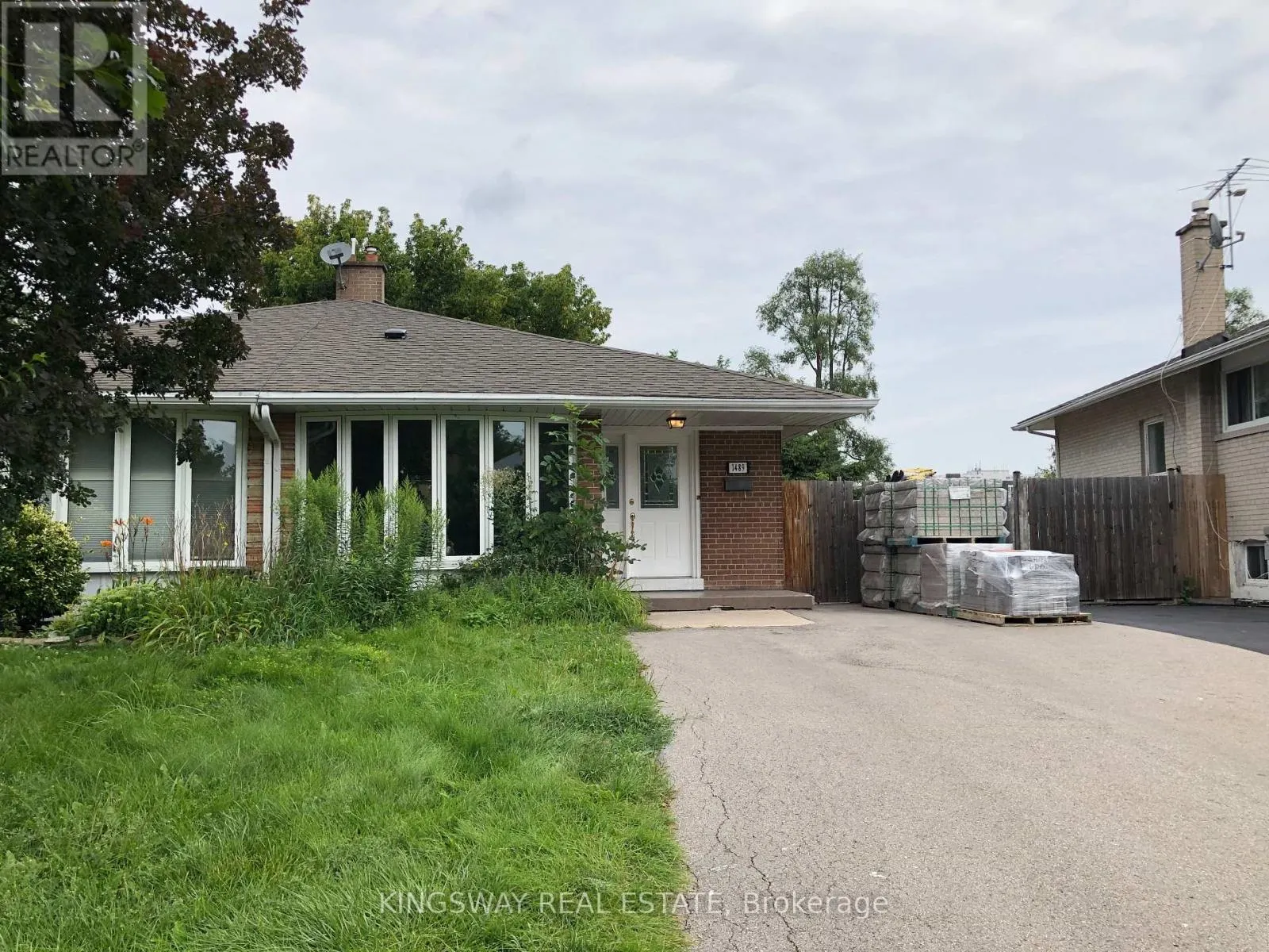 1489 SANDGATE CRESCENT