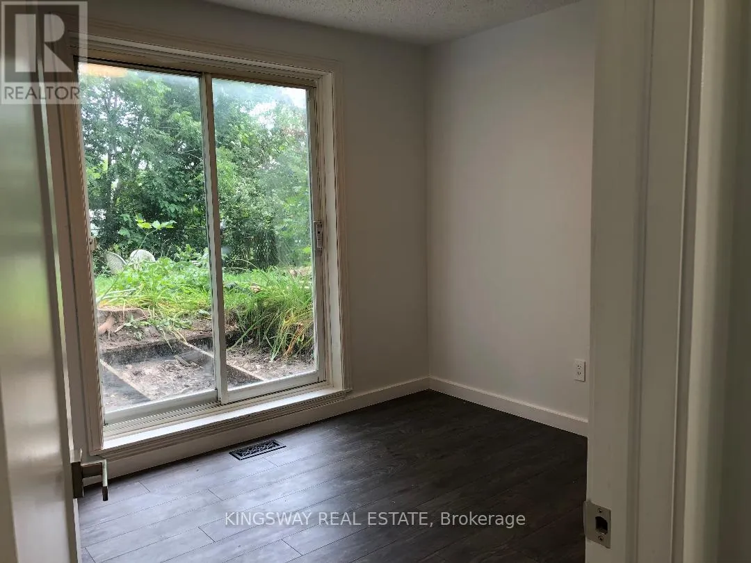 1489 SANDGATE CRESCENT