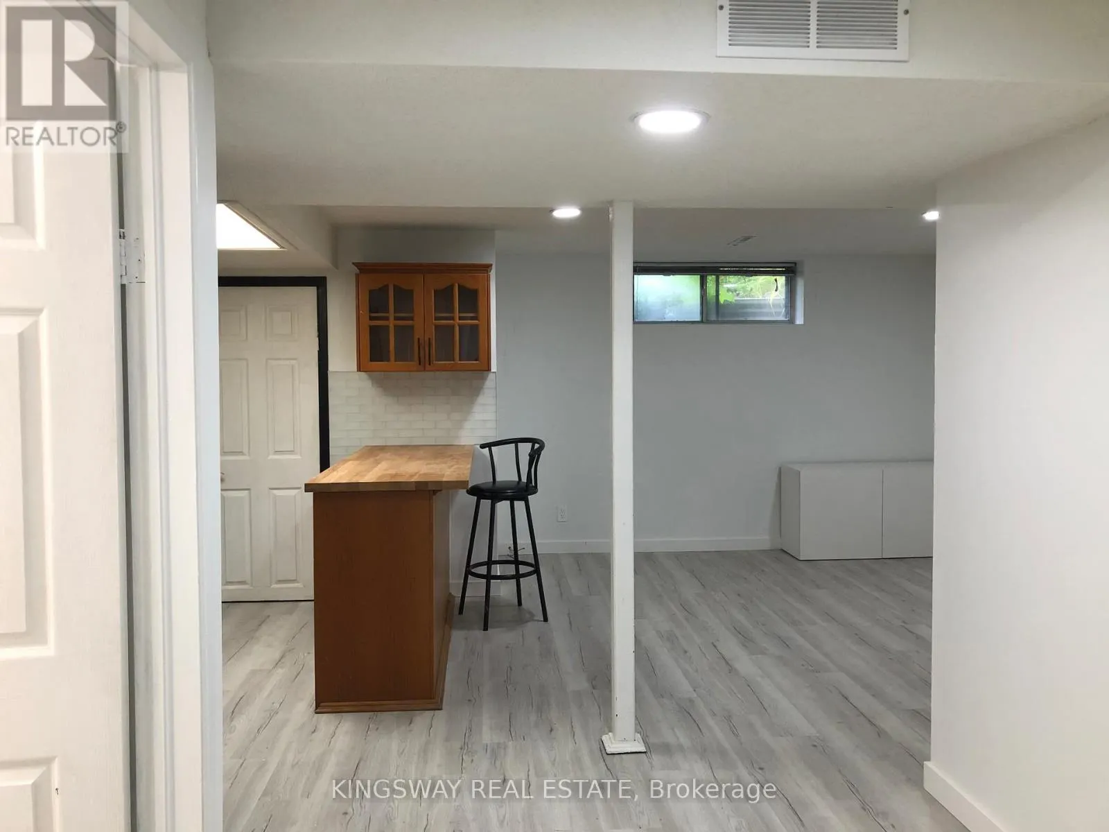1489 SANDGATE CRESCENT
